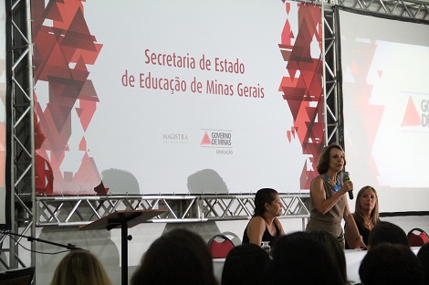 A diretora da Magistra - Escola de Formação e Desenvolvimento Profissional de Educadores de Minas Gerais, Ângela Dalben, na abertura do encontro Bibliotecas Escolares que oferecerá minicursos e debates para os educadores. Foto: Arquivo escola