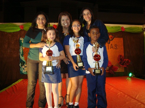 Este ano, Alice espera conquistar o primeiro lugar no concurso de poesia da escola. Foto: Arquivo Escola