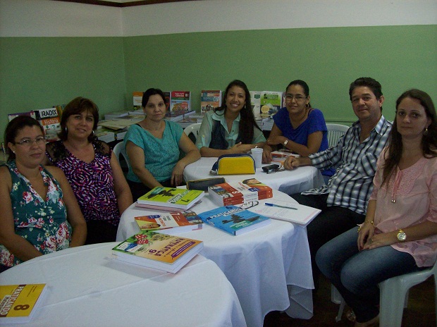 Regional de Ensino de Ituiutaba capacita educadores para a escolha do livro didático que será utilizado no triênio 2014-2017. Crédito: Divulgação SRE Ituiutaba