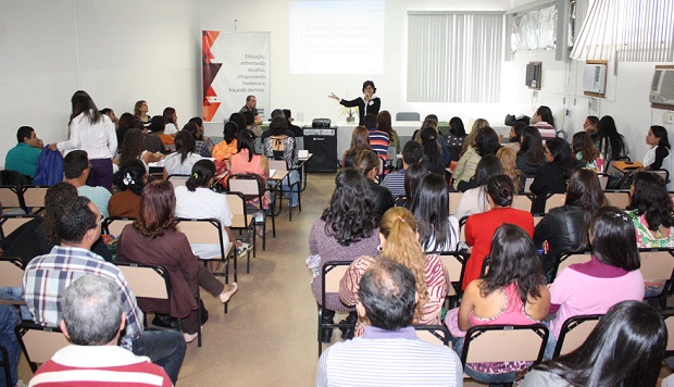 Oficinas do PAAE contam com a participação de 120 educadores dos anos finais do ensino fundamental e médio da rede estadual. Crédito: Ana Valéria Sousa Campos Pimenta / SRE Almenara