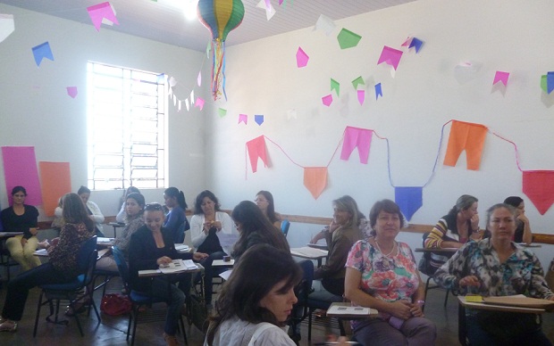 Educadores do ensino fundamental durante capacitação promovida pela Superintendênicia Regional de Ensino de Monte Carmelo, noTriângulo Mineiro. Foto: Divulgação SRE Monte Carmelo