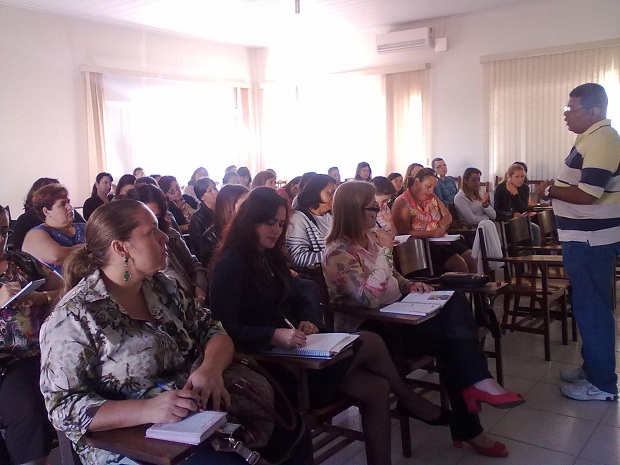 SRE Patos de Minas pormove capacitação sobre Ensino Religioso com cerca de 70 educadores das redes municipais e estadual. Foto: Divulgação SRE Patos de Minas