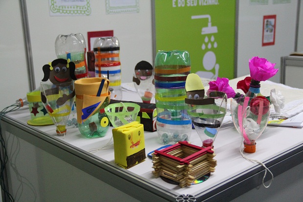 A exposição dos trabalhos realizados pelas escolas participantes do 'Cemig nas Escolas' fica aberta até o dia 24. Foto: Lígia Souza ACS/SEE