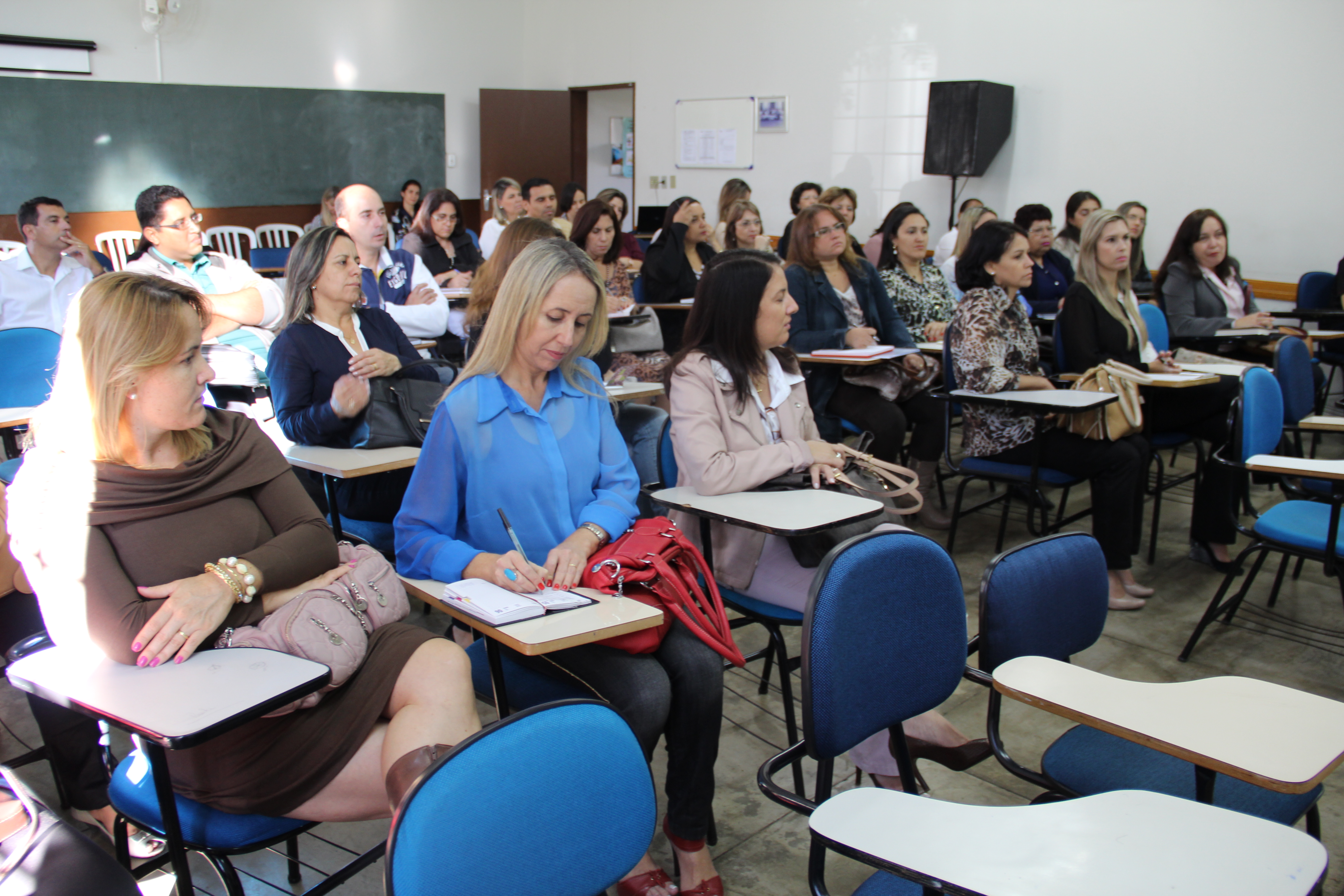 Reunião foi realizada com diretores de escola e servidores da regional de ensino de Monte Carmelo. Foto: Lígia Souza ACS SEE