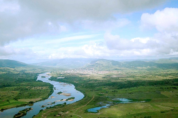 Foto aérea do rio Jequitinhonha que banha a região de Almenara. Foto: Amanda Lelis ACS/SEE