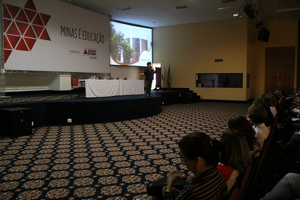 Secretária Ana Lúcia Gazzola, destaca a importância do especialista no apoio ao diretor de escola. Foto: Hudson Menezes ACS SEE