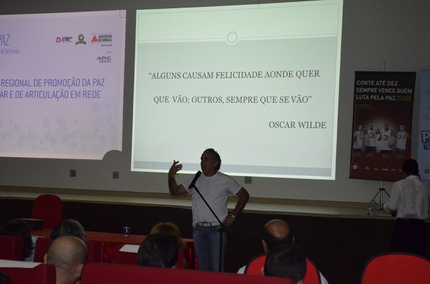 Educadores trocam experiência durante o encontro. Foto: Daniel Coutinho 