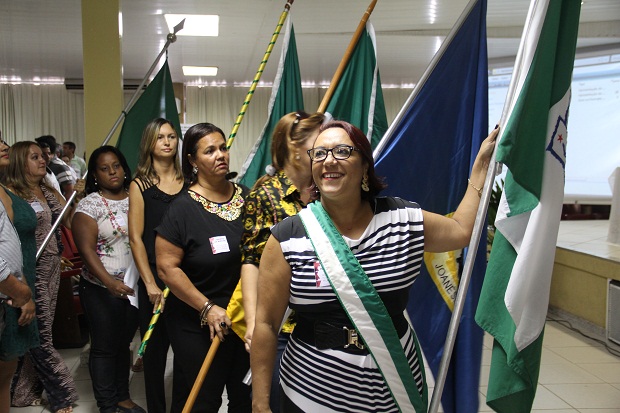 No polo do Vale do Rio Doce, Secretários de Educação entraram com as bandeiras de seus respectivos município. Foto: Hudson Menezes ACS SEE