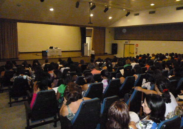 Cerca de 600 profissionais da educação marcam presença no encontro. Foto: SRE Metropolitana C