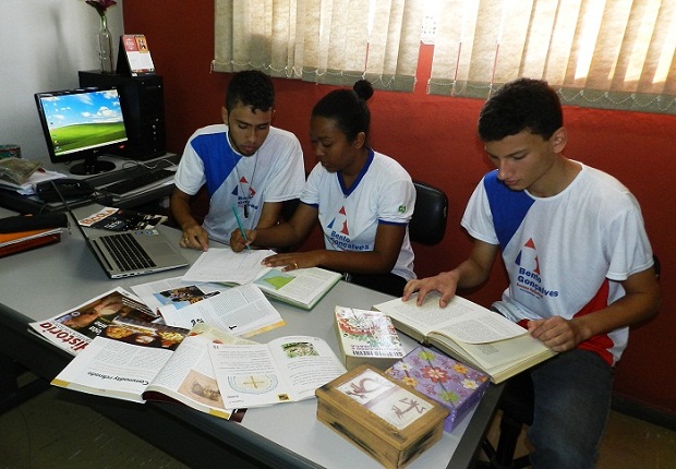 Discussões sobre a cultura afro-brasileira nas salas de aula da Escola Estadual Bento Gonçalves levaram à produção de uma revista. Foto: Arquivo da Escola