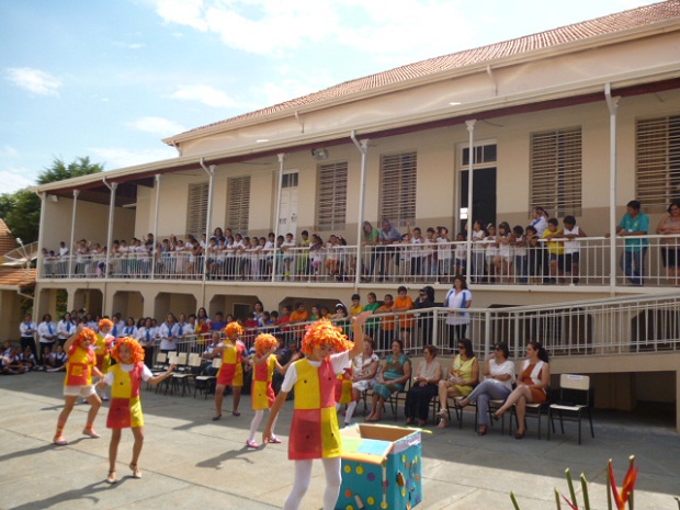 Na inauguração da reforma da  centenária Escola Estadual Carvalho Brito foram realizadas diferentes apresentações culturais: Foto: Arquivo SRE de São Sebastião do Paraíso