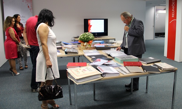 Em exposição, os gestores das SREs tiveram a oportunidade de conhecer o trabalho que seus colegas de todo o Estado desenvolvem. Crédito: Lígia Souza ACS SEE