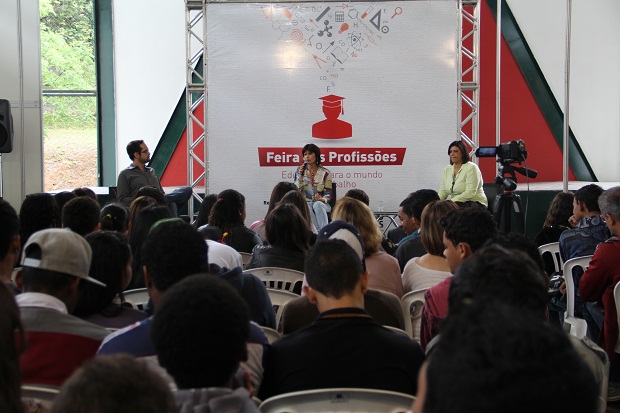 No Roda de Conversa, estudantes tiveram a oportunidade de tirar várias dúvidas. Foto: Suéllen ValverdeACS/SEE