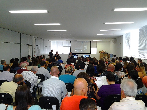 Metropolitana C: servidores da regional e diretores de escolas estaduais durante a videoconferência. Crédito: Divulgação SEE