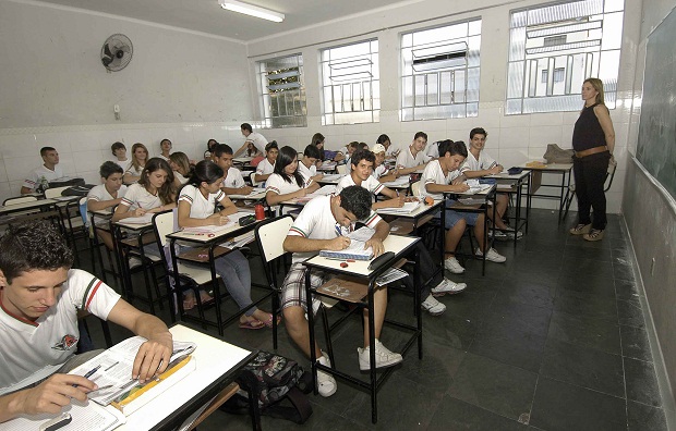 Resolução estabelece normas para a organização do Quadro de Pessoal das Escolas Estaduais e a designação para o exercício de função pública na rede estadual de educação. Foto: Lúcia Sebe Imprensa/Secom 