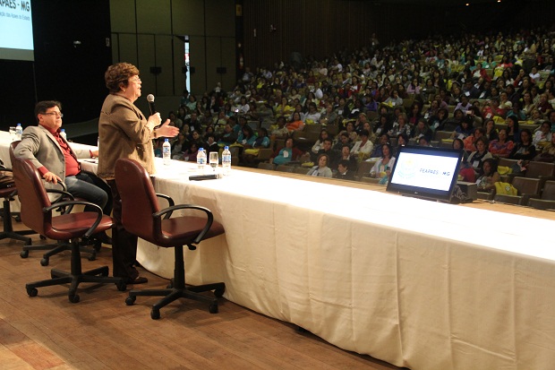 Aproximadamente 1.700 pessoas assistiram à palestra da Secretária na manhã de sábado. Foto: Lígia Souza ACS/SEE