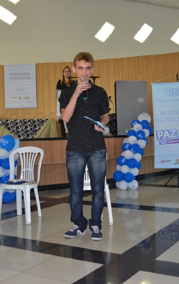 Júnio foi semifinalista do Programa Jovens Embaixadores em 2013. Foto: Arquivo Pessoal