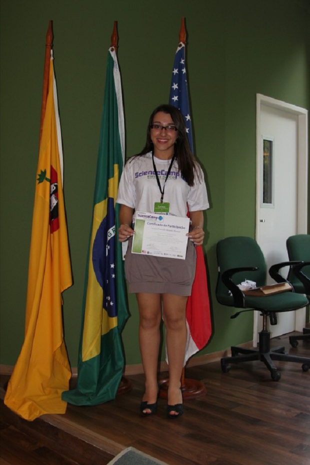 Larissa, da Escola Estadual Amélia Santa Barbosa, de Betim, participou de outro projeto da Embaixada Americana, o Science Camp. Foto: Arquivo pessoal