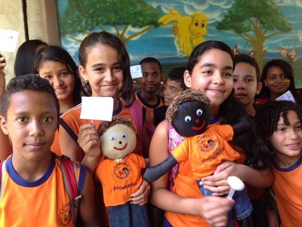 Na Escola Estadual Jornalista Jorge Paes Sardinha, os mascotes visitaram todas as salas falando da importância das avaliações. Foto: Arquivo Escola