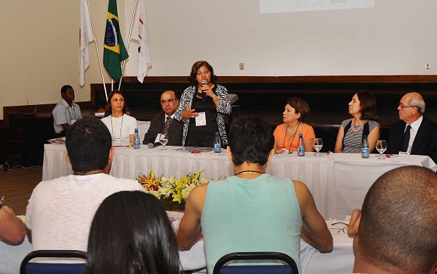 Durante a abertura do Simpósio, a subsecretária de Desenvolvimento da Educação Básica, Raquel Elizabte de Souza Santos, destacou a importância das boas práticas na Educação Física. Crédito: José Carlos Paiva/Imprensa MG