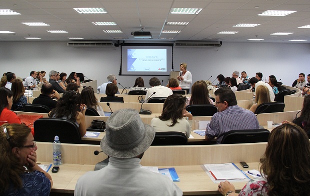 A avaliação da aprendizagem escolar será aplicada de forma olnline em 10% das escolas estaduais com ensino médio. Crédito: Hudson Menezes ACS SEE