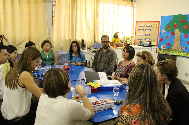 Durante a reunião foi apresentando o dia a dia da Escola Estadual Duque de Caxias. Foto: Geanine Nogueira ACS/SEE