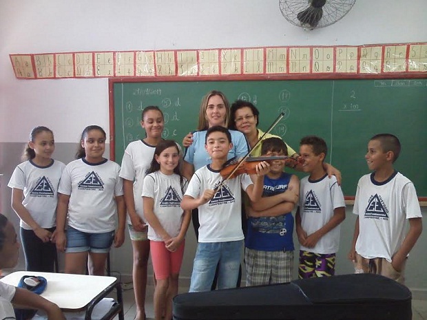 Na Escola Estadual Coronel José Custódio, leitura e escrita são estimuladas a partir da música. Crédito: Arquivo da Escola