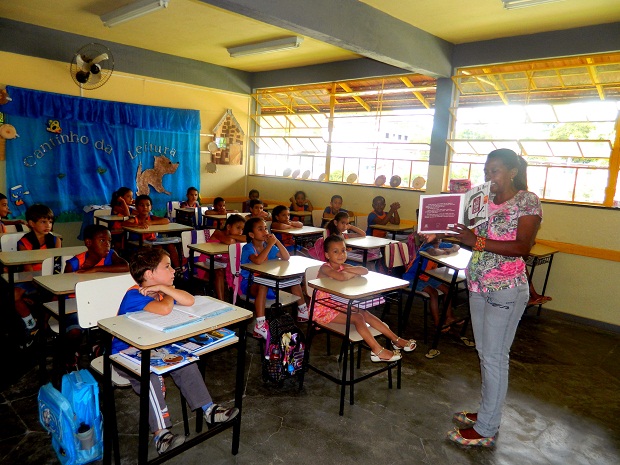 Ana Beatriz Gonçalves Albino é a primeira professora dos alunos da Escola Estadual Mannarino Luigi. Foto: Arquivo da Escola