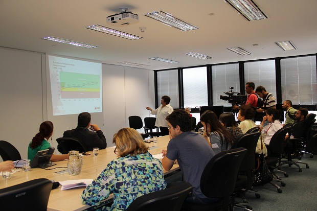 Em aprsentação, secretária Ana Lúcia Gazzola mostra que mais de 90% dos alunos da rede estadual estão no nível recomendado de acordo com o Programa de Avaliação da Alfabetização (Proalfa). Crédito: Geanine Nogueira ACS SEE