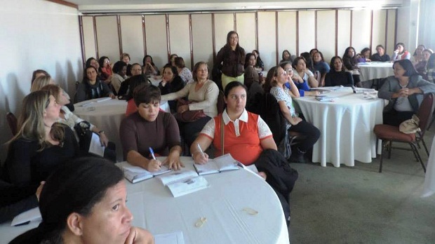 Capacitação tem como foco estimular o desenvolvimento de atividades práticas. Foto: Cláudia Valadares 