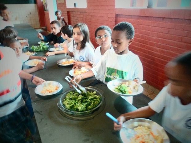 Com o Sysmeae, Secretaria de Estado de Educação monitora a compra de gêneros alimentícios dos agricultores familiares. Crédito: Divulgação SEE