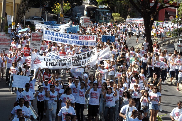 A caminhada começou na porta do Estadual Central e foi até a ALMG. Foto: Maycon Martins / ALMG