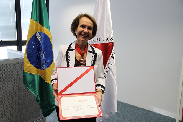 Ângela Dalben, agraciada com a Medalha da Inconfidência, é diretora da Magistra. Foto: Lígia Souza ACS/SEE
