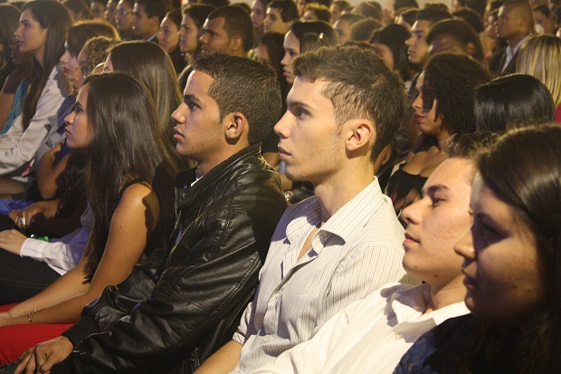 Mais de 180 cursistas foram certificados em Inglês e Espanhol. Foto: Laura Bastos. 