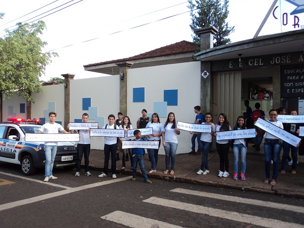 Na Escola Estadual Coronel José Afonso de Almeida desde o início da semana,  alunos e professores estão mobilizando a comunidade. Foto: Arquivo da Escola