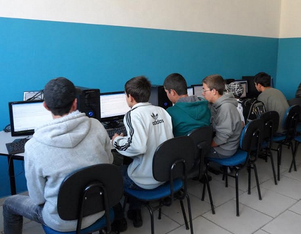 Escola Estadual Albano de Oliveira - Município de Marmelópolis - SRE Itajubá. Crédito: Arquivo da Escola