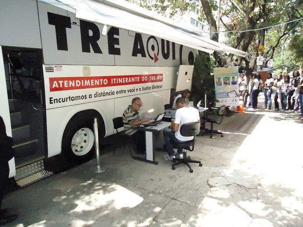Os alunos tiveram a oportunidade de fazer seus títulos de eleitores nas escolas. Foto: Alexandre Guedes de Souza Cruz