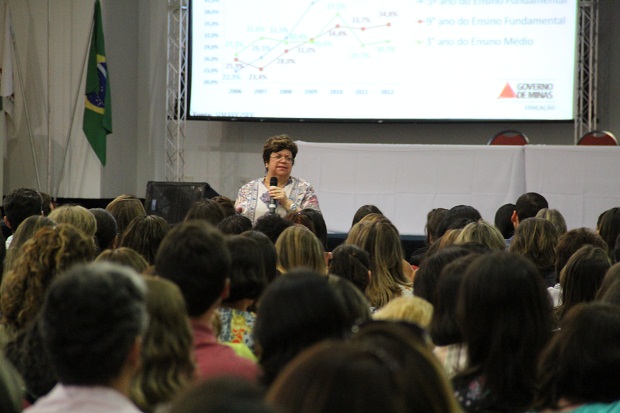 Na abertura do encontro, a secretária de Estado de Educação, Ana Lúcia Gazzola, destacou os desafios e os avanços da educação básica. Crédito: Hudson Menezes ACS SEE