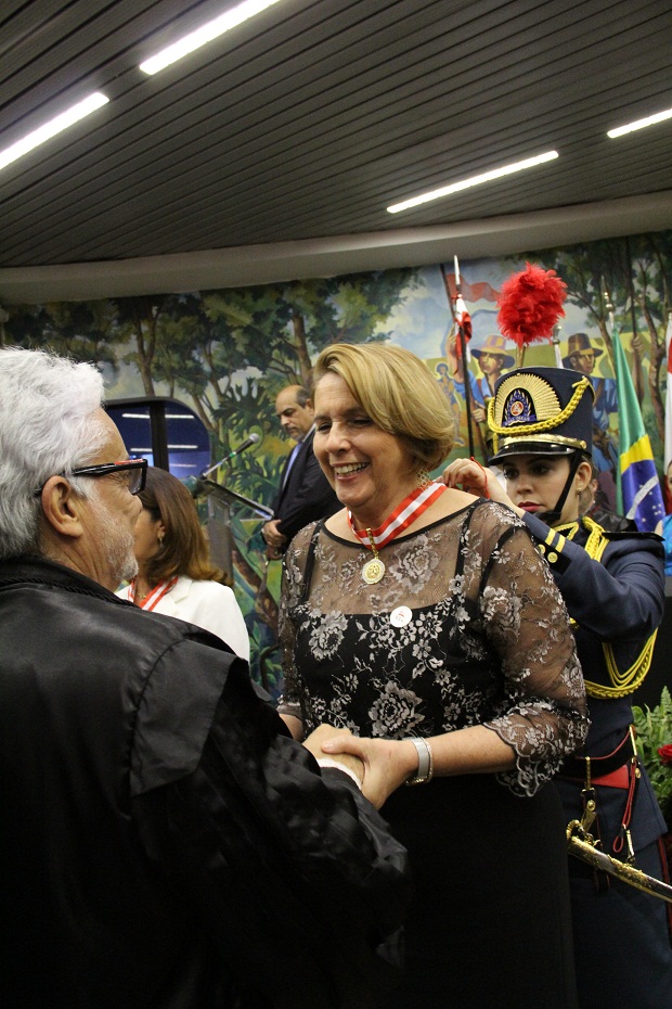 Homenagem foi entregue na tarde da última terça-feira. Foto: Geanine Nogueira ACS/SEE