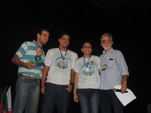 Érica Gomes e Marlon Rocha Muniz conquistaram vaga na  ‘MILSET Expo-Sciences Internacional 2015’'. Foto: Arquivo Pessoal