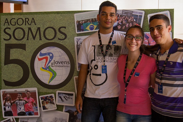 Fabrício, Cora e Lucas já partiram para os Estados Unidos, onde ficarão por três semanas. Foto: Divulgação Embaixada