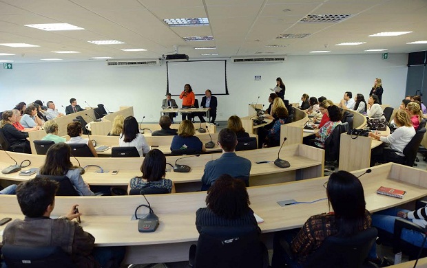 Mais de 90 servidores do órgão central da SEE participaram da palestra. Foto: Carlos Alberto / Imprensa – MG