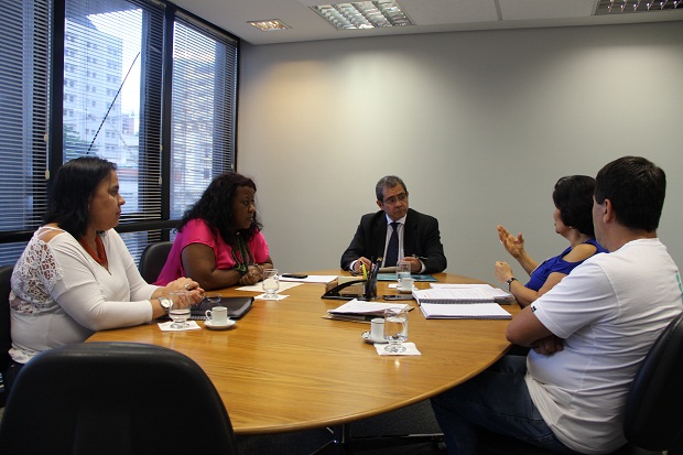 A Adeomg foi uma das primeiras entidades a se reunir com a secretária Macaé. Foto: Lígia Souza ACS/SEE