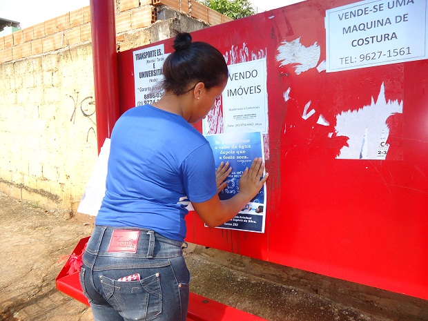 Foram distribuídos cerca de 80 cartazes em São Joaquim de Bicas pelos alunos da Escola Estadual Professora Geralda Eugênia. Foto: Arquivo da Escola