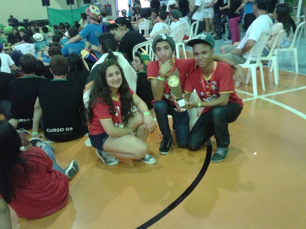 Estudantes conquistaram troféu no critério ‘Tecnologia e Engenharia’ . Foto: Facebook da equipe Chapolim