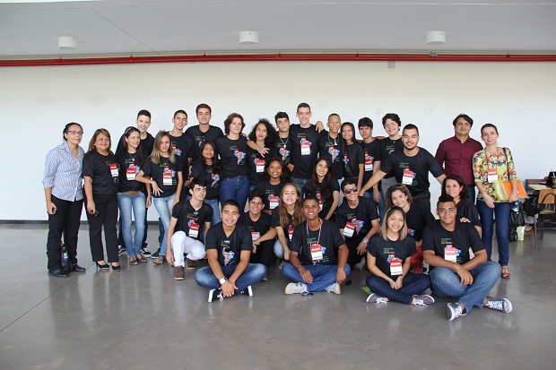 Alunos de todo o país que participaram do Parlamento Juvenil do Mercosul. Crédito: Hudson Menezes ACS/SEE