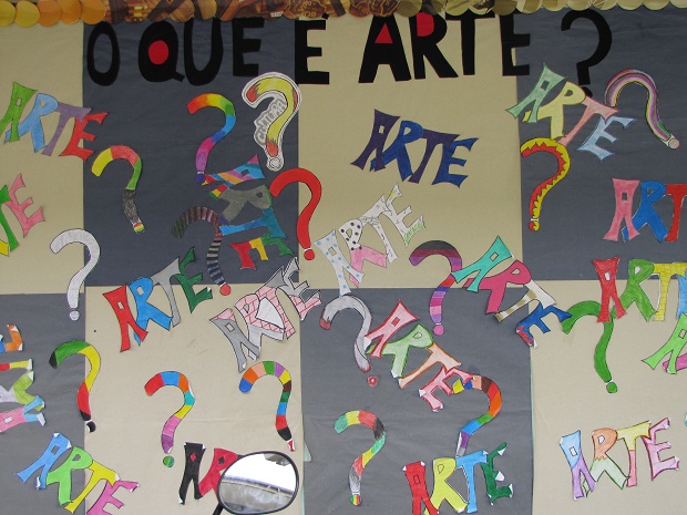 Painel da escola questiona o que é arte. Foto: Zirlene Lemos ACS/SEE