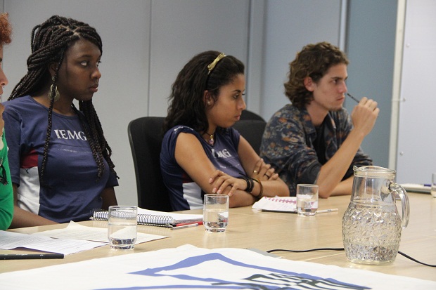 O objetivo do encontro foi dar continuidade aos assuntos já apresentados pelos estudantes. Foto: Rose de Paula ACS/SEE