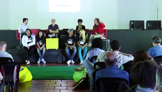 Educadores e alunos participam de curso sobre o uso do audiovisual como recurso pedagógico. Crédito: Laura Bastos/PlugMinas.