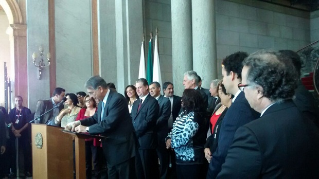 Governo de Minas e trabalhadores da Educação assinam acordo histórico. Crédito: Andréa Hespanha ACS/SEE